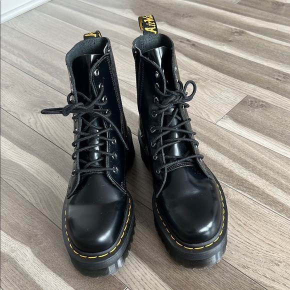 Doc Martens Jadon Platform 8-Eye - Picture 3 of 6